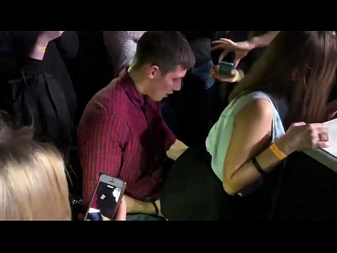 ❤️ Skutečný sex v ruském nočním klubu. Osmnáctiletá ruská dívka v análu a vagíně šuká v nočním klubu. Sex video u cs.osagoassist.ru ﹏