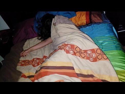 ❤️ Nevlastní syn buzeruje svou mladou nevlastní matku, zatímco ona spí. Sex video u cs.osagoassist.ru ﹏