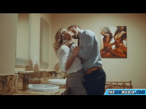 ❤️ Když vás na veřejných záchodcích svádí prsatá blondýna. Sex video u cs.osagoassist.ru ﹏
